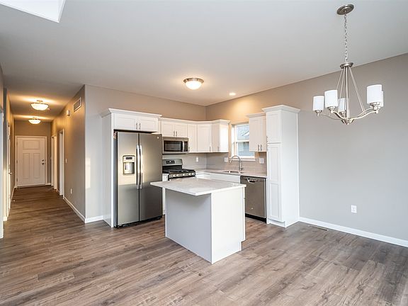 2nd image of 573 Fawn Ave