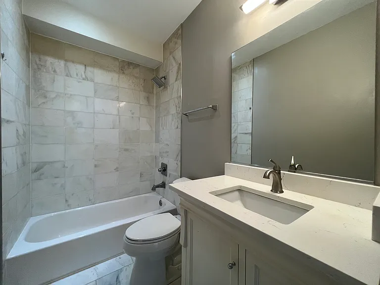 1209 G St SE #8 — Photo 24