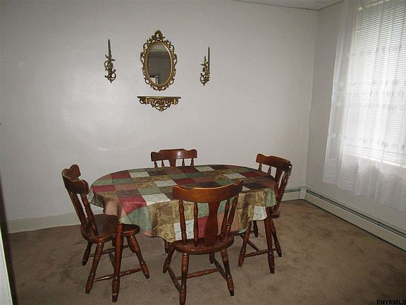 3rd image of 82 Willow St