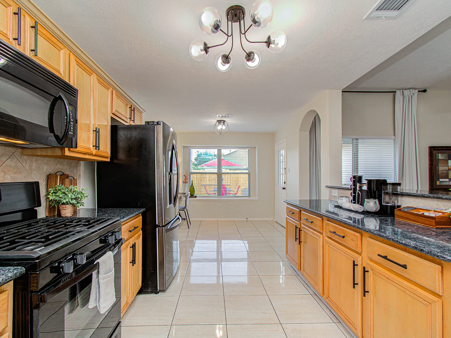 4 bed, 1878 sqft, $8,850 — Photo 4