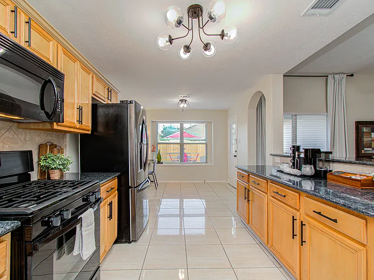 7211 Crescent Mills Dr — Photo 4