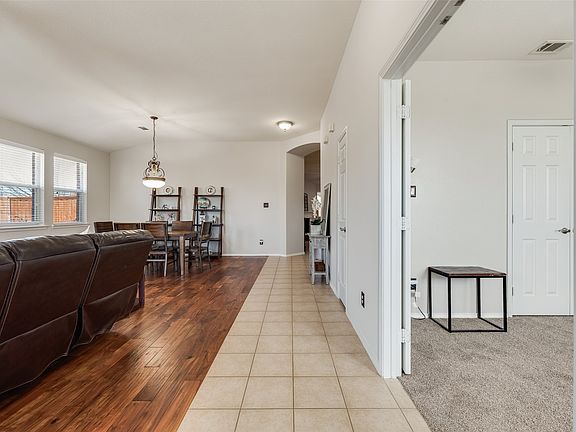 4th image of 1323 Canyon Creek Rd