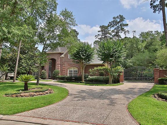 Circular drive and a beautiful wooded lot