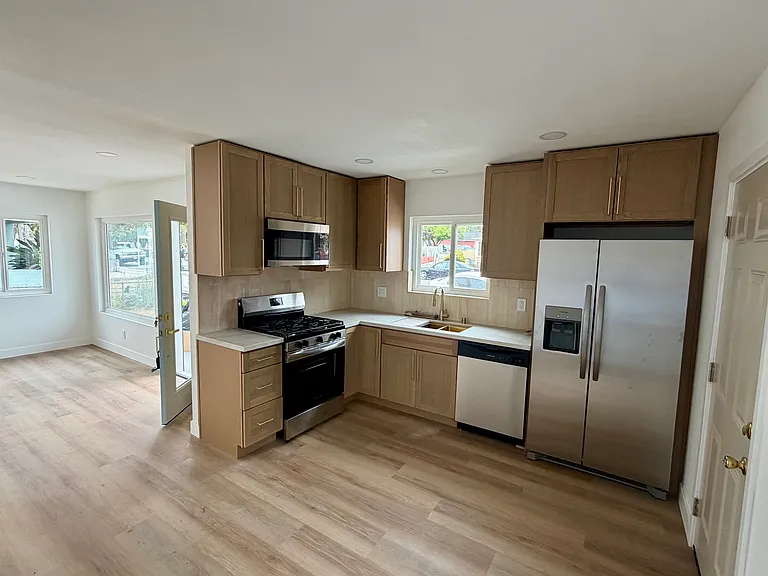 1038 Oaklawn Ave — Photo 2