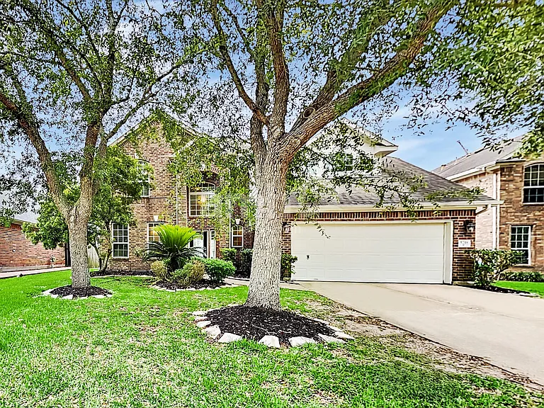 5718 Emerald Brook Ln — Photo 1