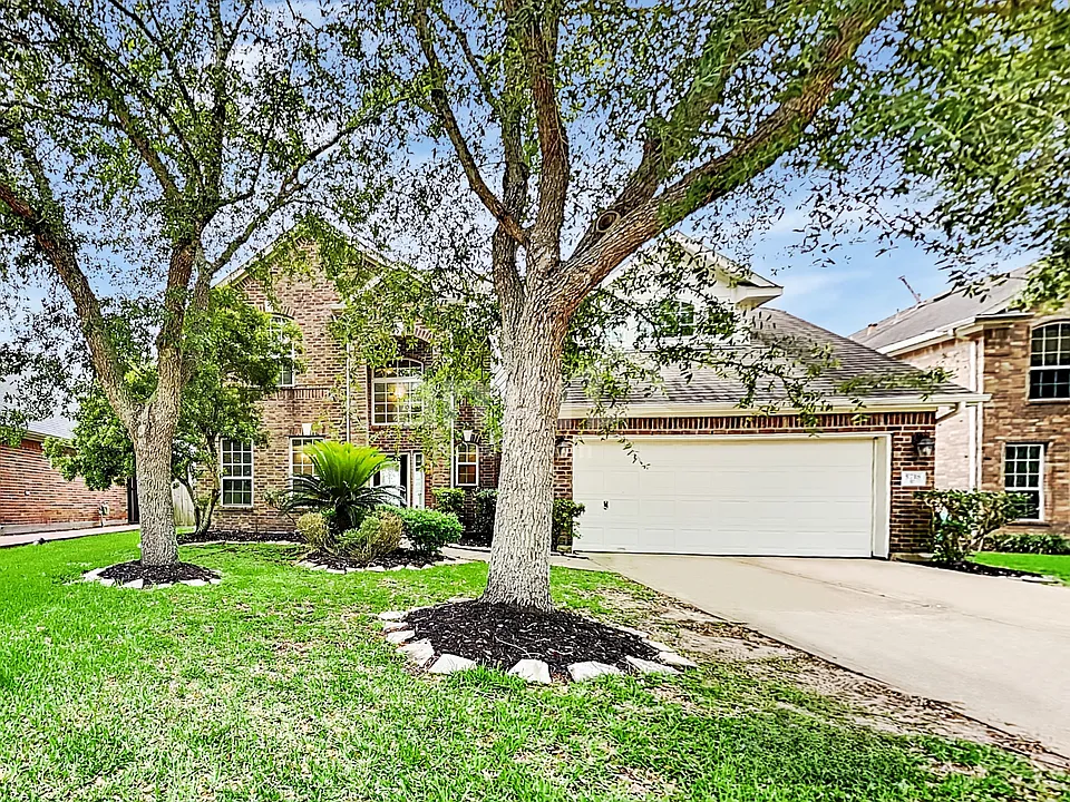 5718 Emerald Brook Ln