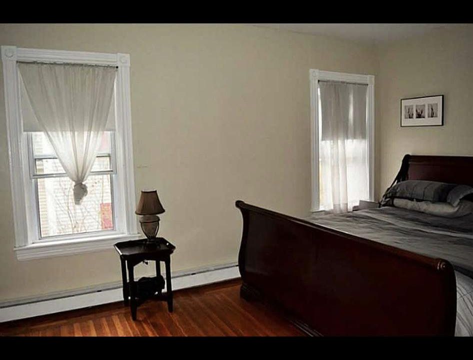2nd image of 17 Greenfield Ave Floor 2