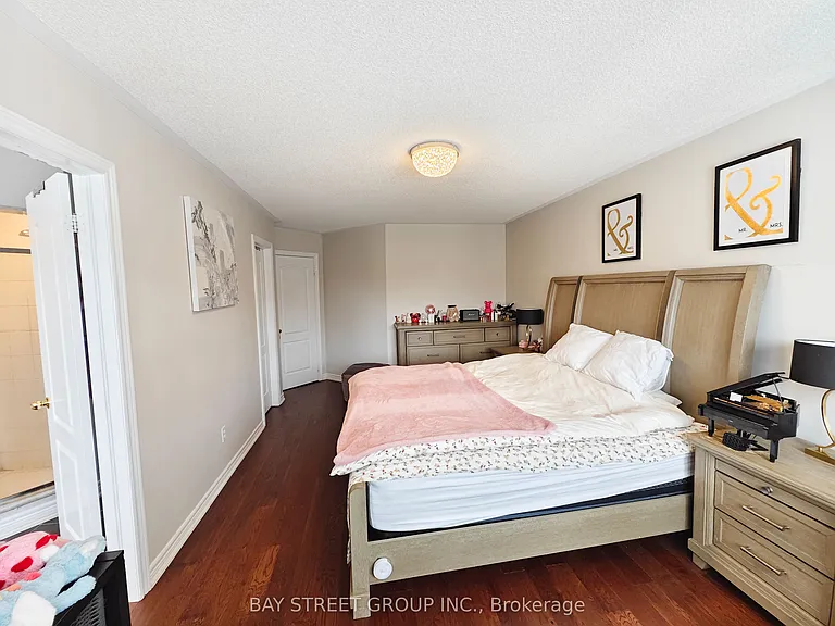 2466 Felhaber Cres — Photo 14