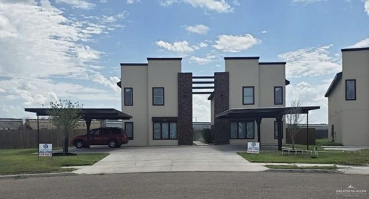 1st image of 220 Teak Dr