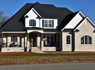 156 Oakleaf Dr, Lexington, NC 27295