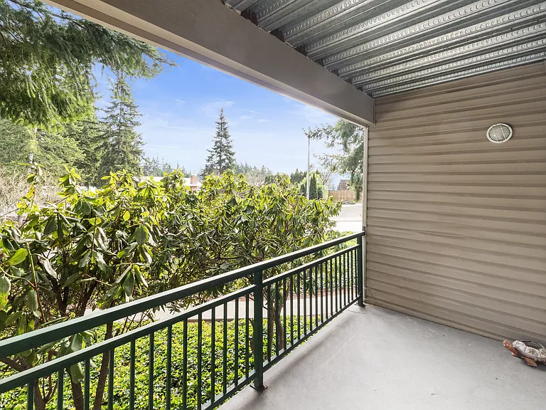 Lakeridge Apartments — Photo 14