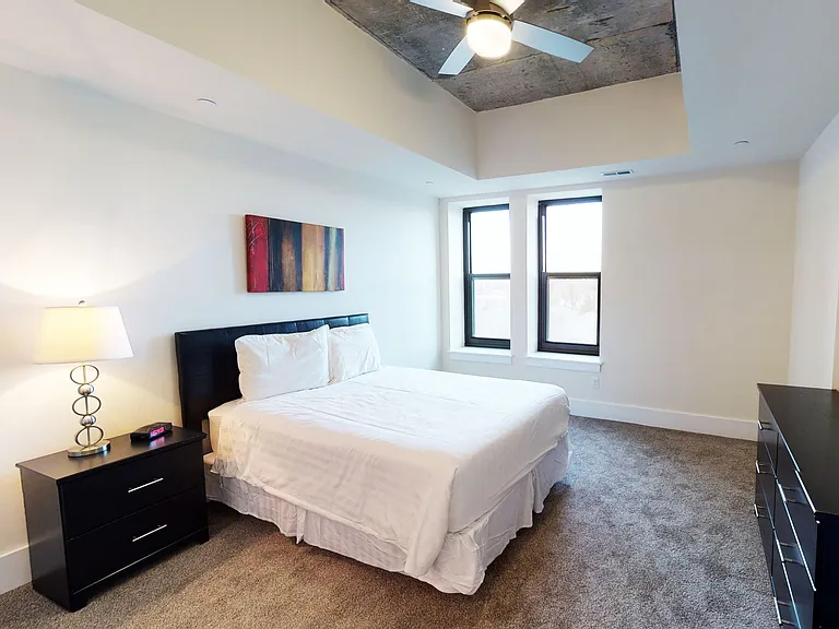 300 East Apartments — Photo 10