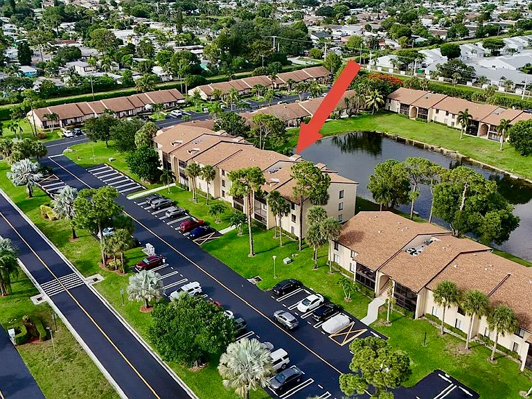 627 Sea Pine Way #C2 — Photo 4