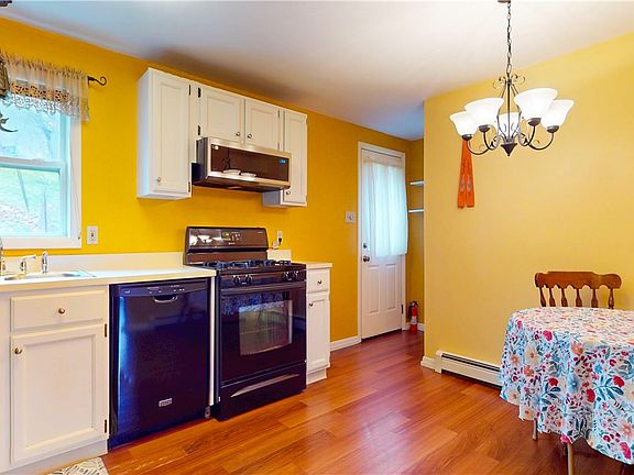 2nd image of 442 Groton Rd