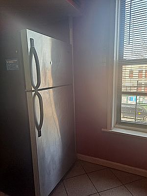 3rd image of 370 Hawthorne St APT 2