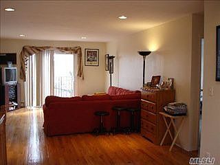5th image of 219 Towne House Vlg