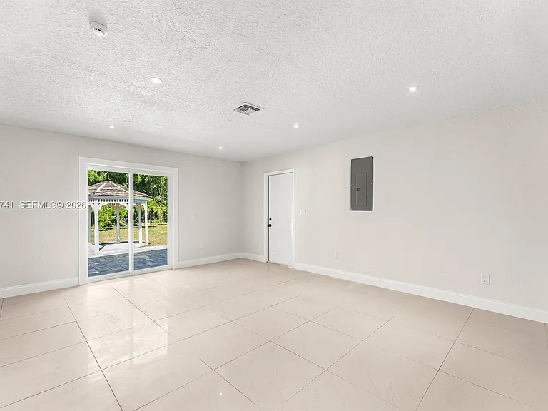 18055 W Sycamore Dr — Photo 10