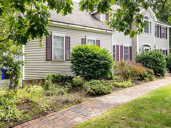2nd image of 10 Applewood Drive