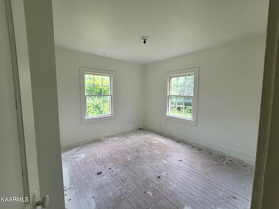 3rd image of 196 Chickamauga Ave
