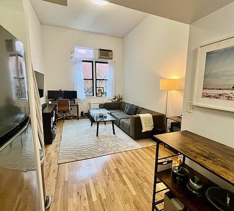 3rd image of 226 W 15th St APT 2C