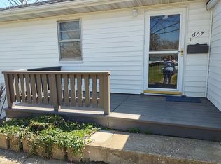 607 N 9th St, De Soto, MO 63020