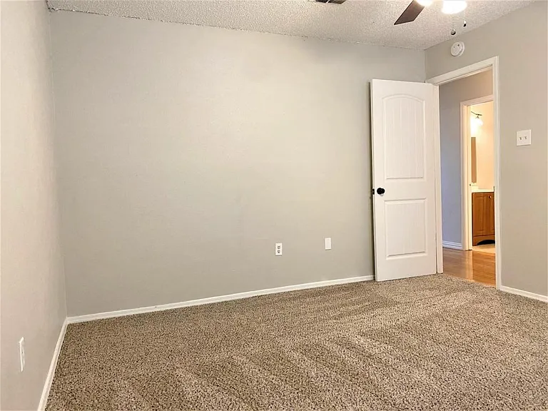6059 Shadydale Ct — Photo 12