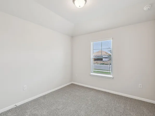 144 Zinnia Ln, Hutto, TX 78634
