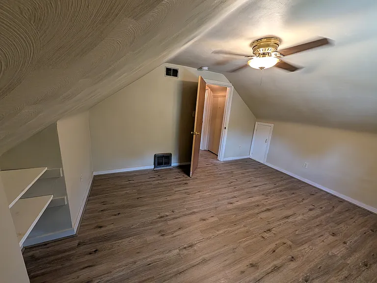 upstairs bedroom 2
