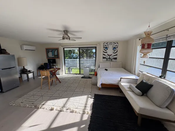 658 95th Ave N #2, Naples, FL 34108