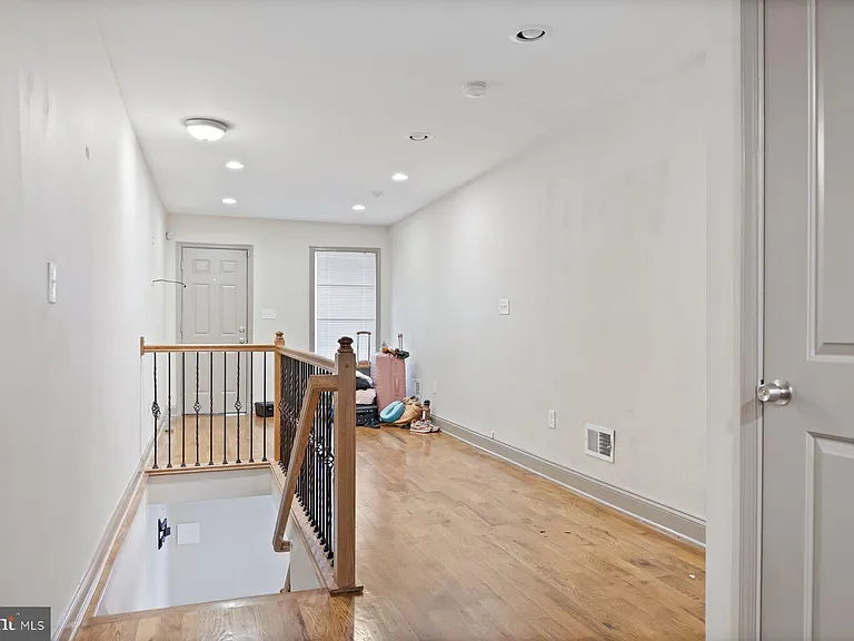 2209 Mullikin St — Photo 8