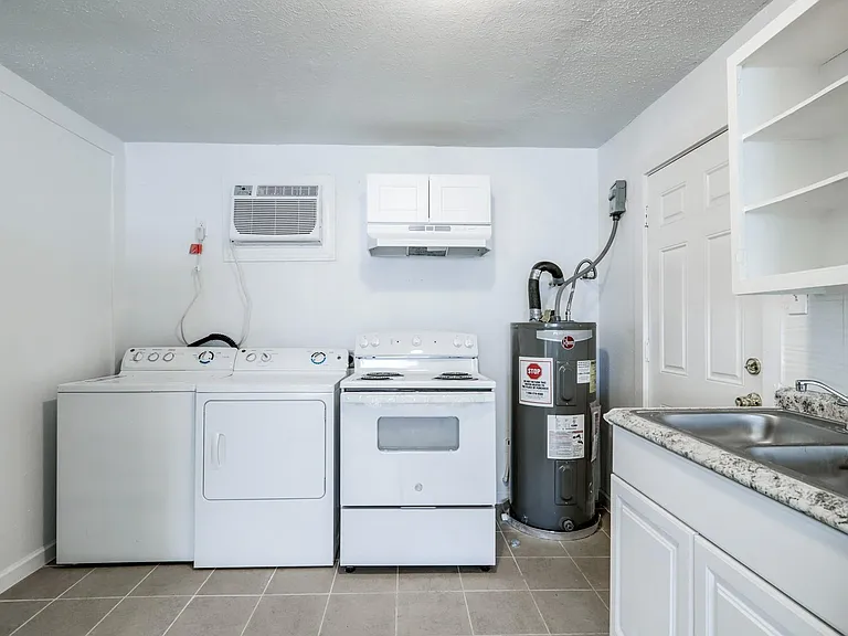 3823 Lydia St #4 — Photo 11