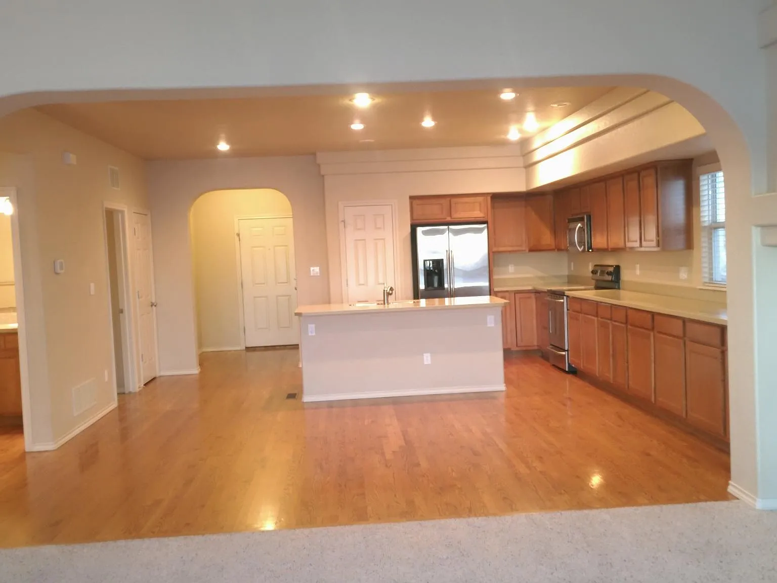 4 bed, 3669 sqft, $3,000 — Photo 3