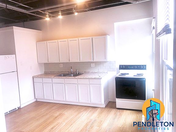 4th image of 525 E 13th St APT 4