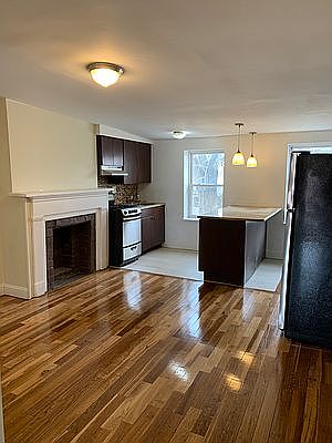 2nd image of 74 Ryerson St #4