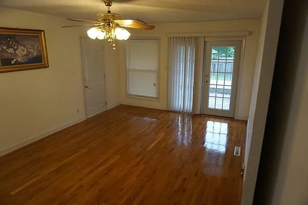 233 W Morningside St — Photo 11