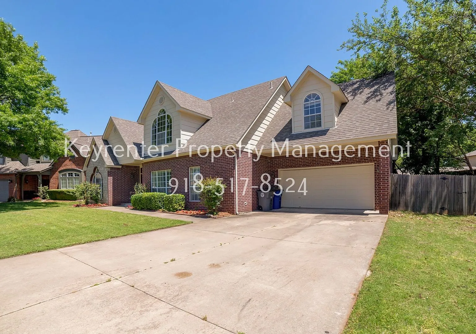 Beautiful home across from Jenks Middle School — Photo 2