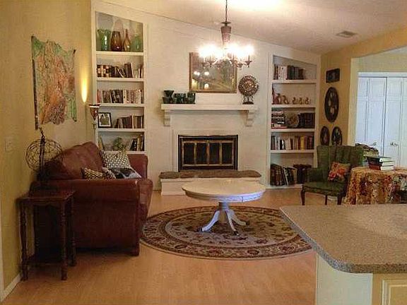 5th image of 8011 N Winwood Dr