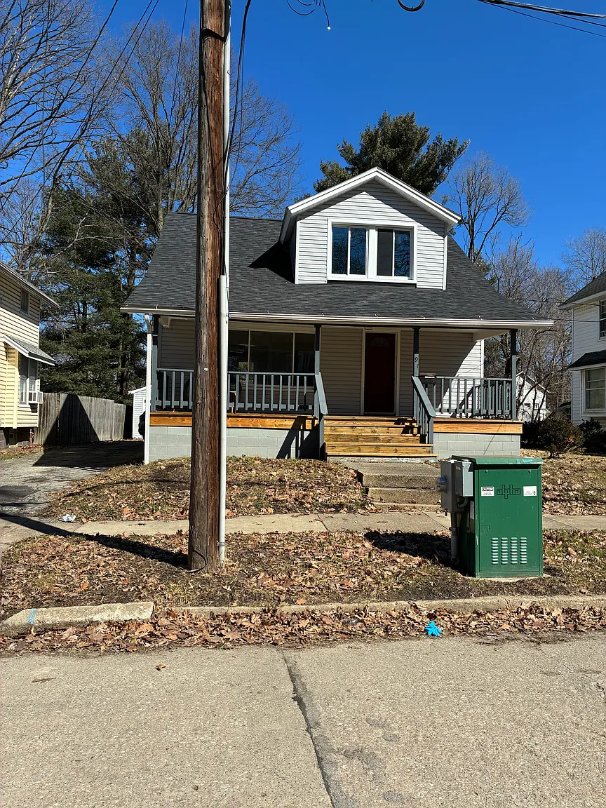 791 Glenwood St NE #1 photo 1