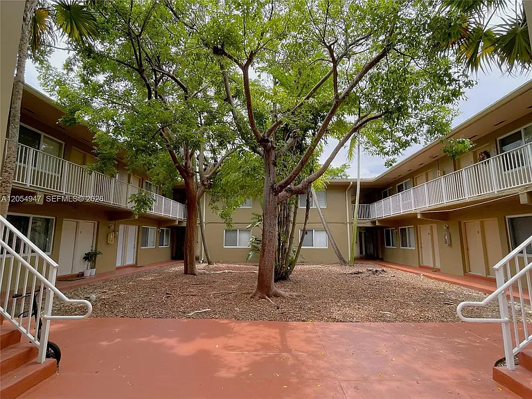 6310 SW 79th St #19 — Photo 11
