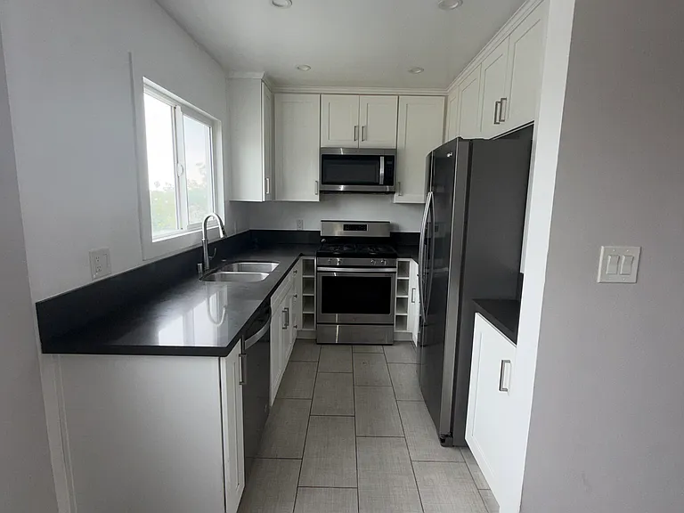 345 S Doheny Dr #304 — Photo 8