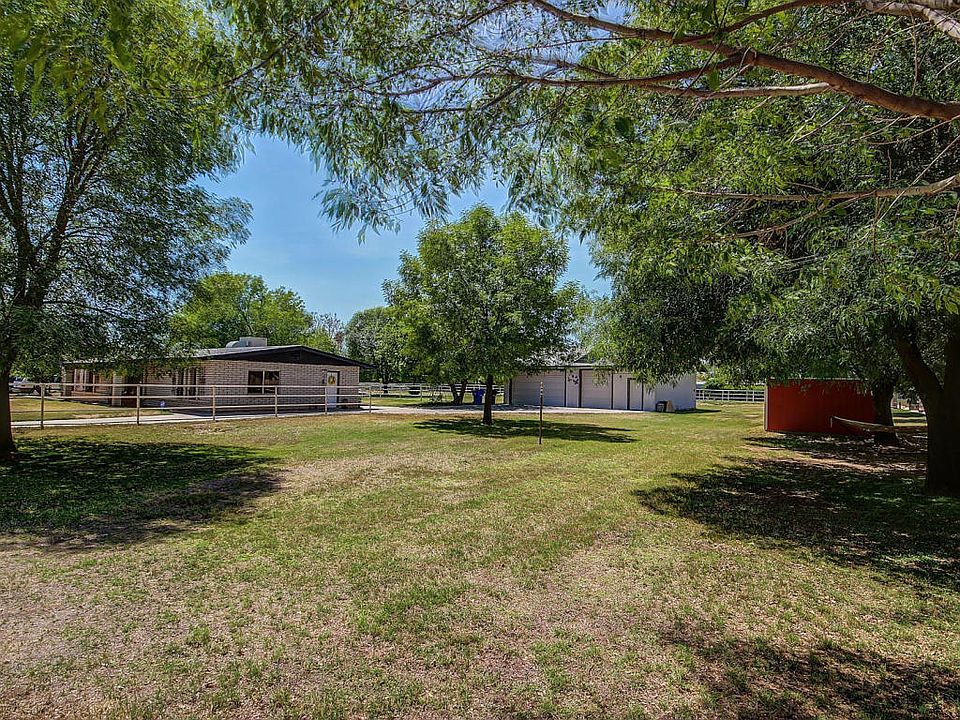 1st image of 904 N Lizanne Way