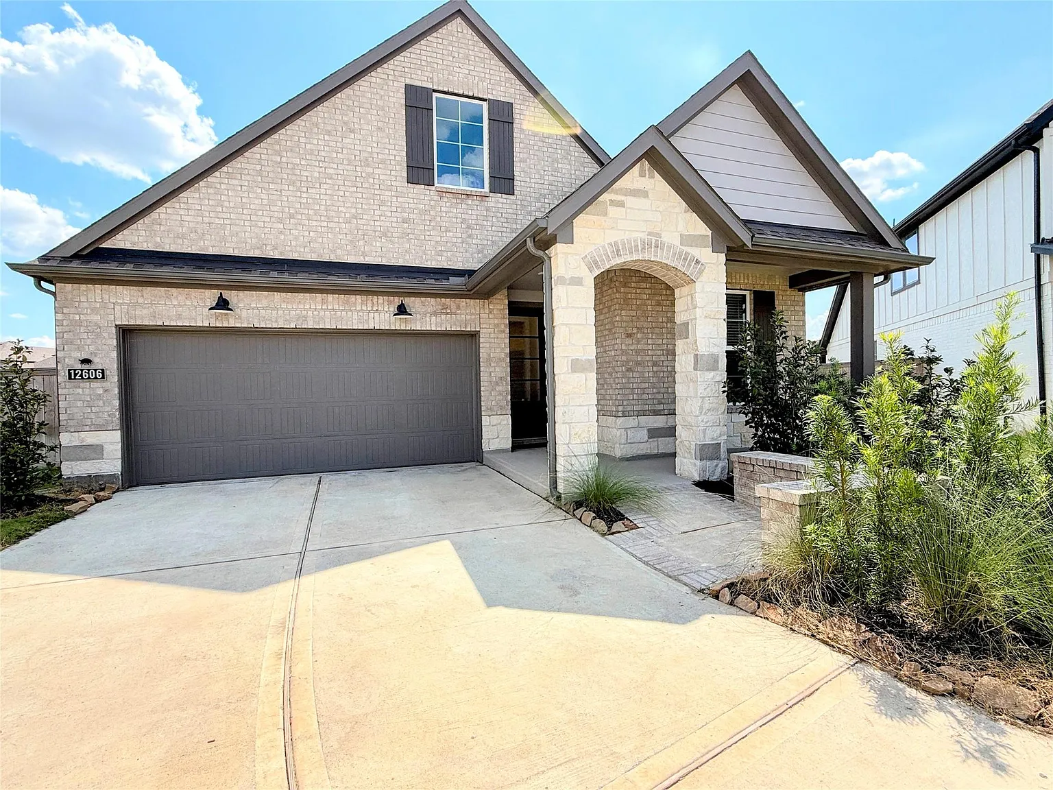 3 bed, 2.0 bath, 1725 sqft, $2,600 — Photo 2