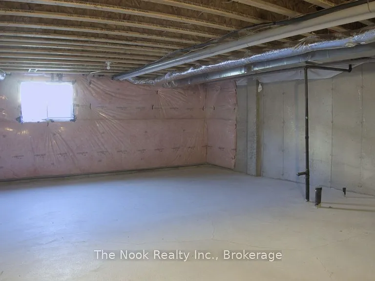 26 Louise Cres — Photo 17