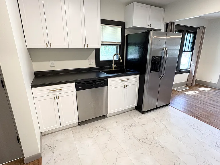 1227 Albany St — Photo 4