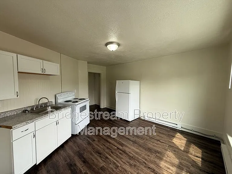 21B John St — Photo 2