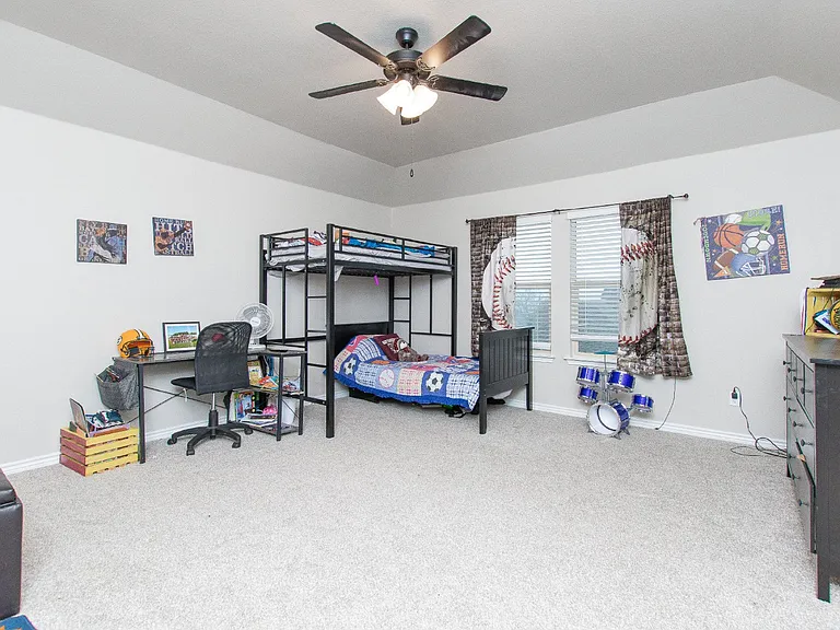 1756 Meadow Crest Dr — Photo 16