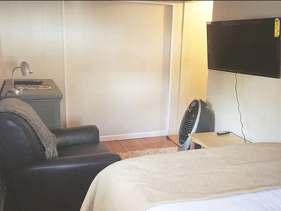 4th image of 1640 N Franklin St #5