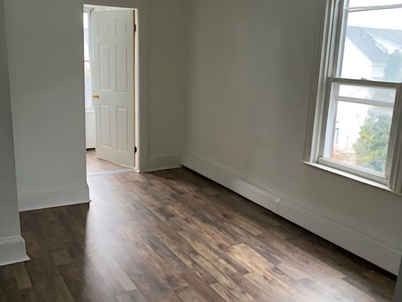 3rd image of 51 County St