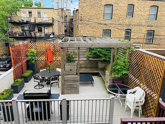 2nd image of 3817 N Kenmore Ave #1