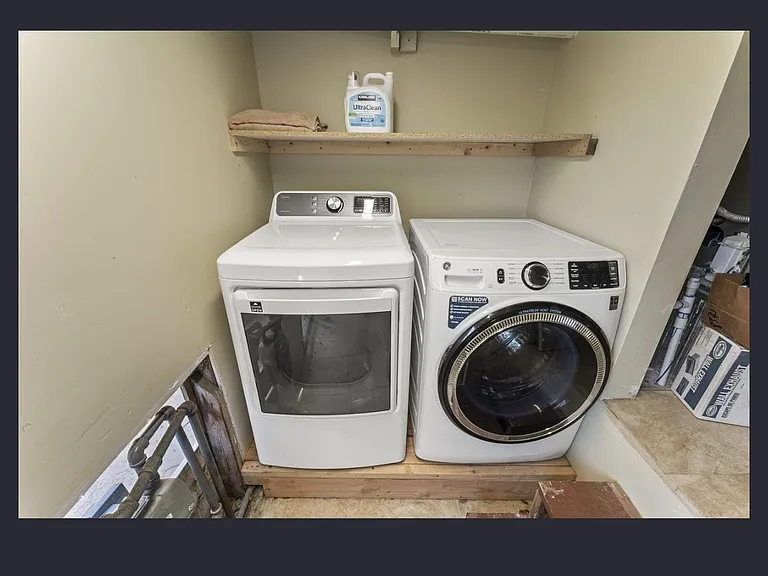 1131 Cedar St — Photo 7